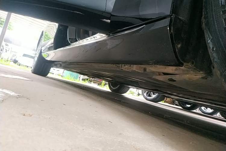 Used Mercedes-Benz E-Class 2023 E 300 L Luxury Model Right Side Sill