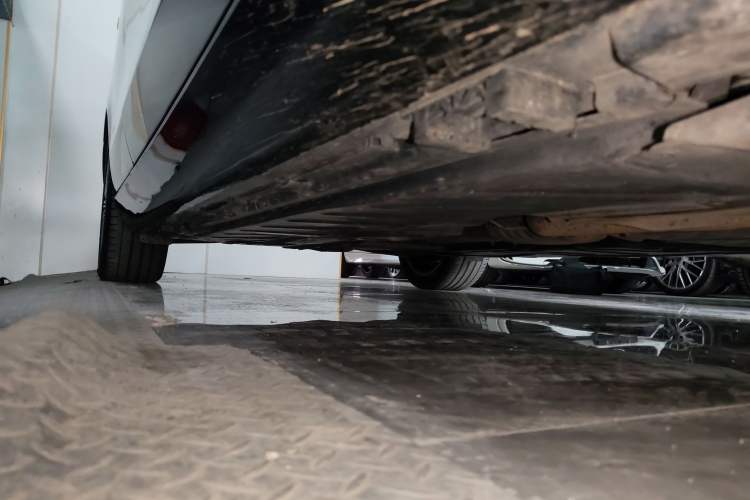 Used Mercedes-Benz E-Class 2023 E 300 L Stylish Model Right Side Sill