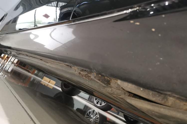 Used Mercedes-Benz E-Class 2023 E 300 L Luxury Model Right Side Sill