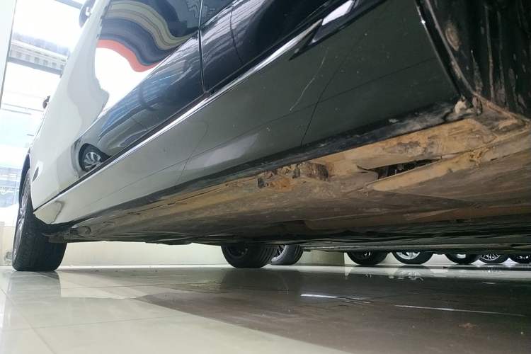 Used Mercedes-Benz E-Class 2023 E 260 L Right Side Sill