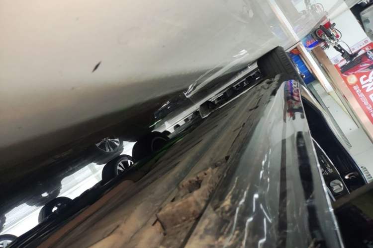 Used Mercedes-Benz E-Class 2023 Updated E 300 L Fashion Edition Right Side Sill