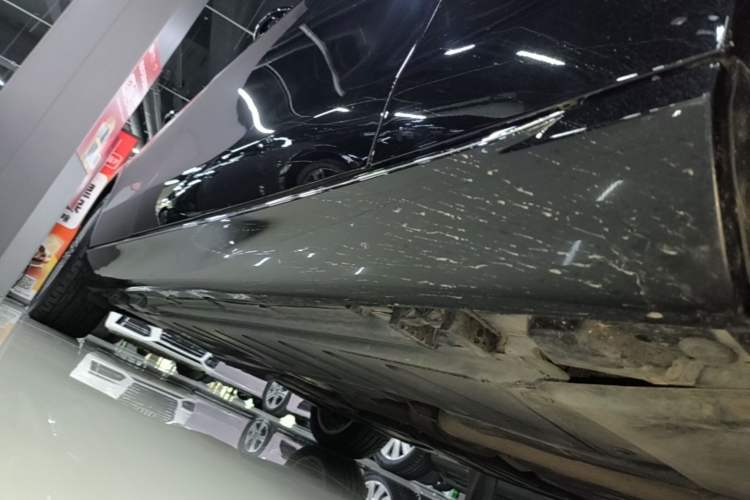 Used Mercedes-Benz E-Class 2023 Updated E 300 L Luxury Edition Right Side Sill