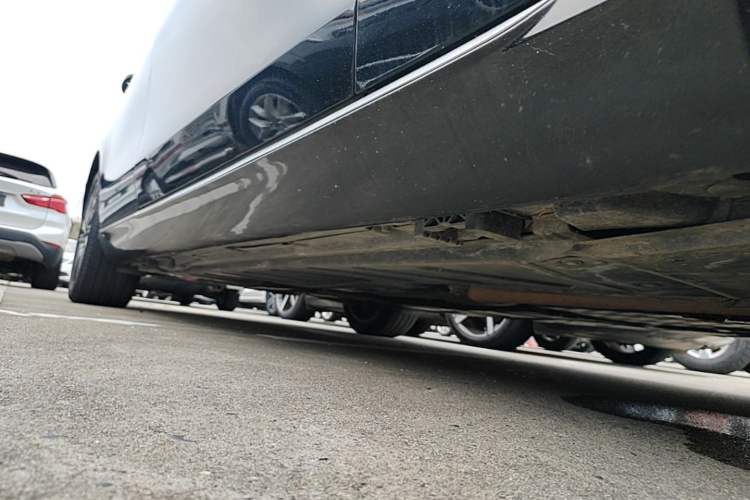 Used Mercedes-Benz E-Class 2023 E 300 L Stylish Model Right Side Sill
