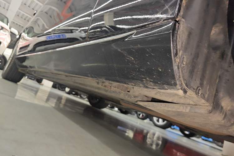 Used Mercedes-Benz E-Class 2023 E 300 L Stylish Model Right Side Sill
