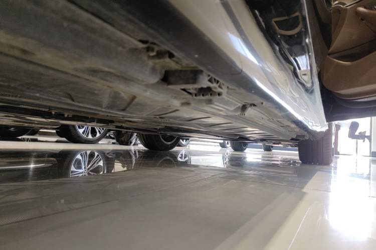 Used Mercedes-Benz E-Class 2023 Updated E 300 L Fashion Edition Right Side Sill