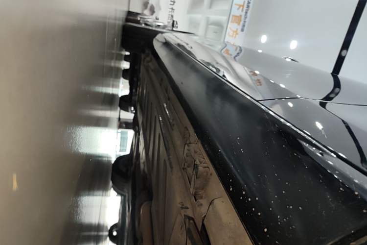 Used Mercedes-Benz E-Class 2023 Updated E 300 L Fashion Edition Right Side Sill