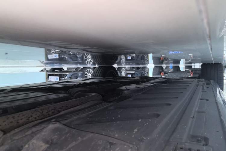 Used Mercedes-Benz E-Class 2023 Updated E 300 L Luxury Edition Right Side Sill