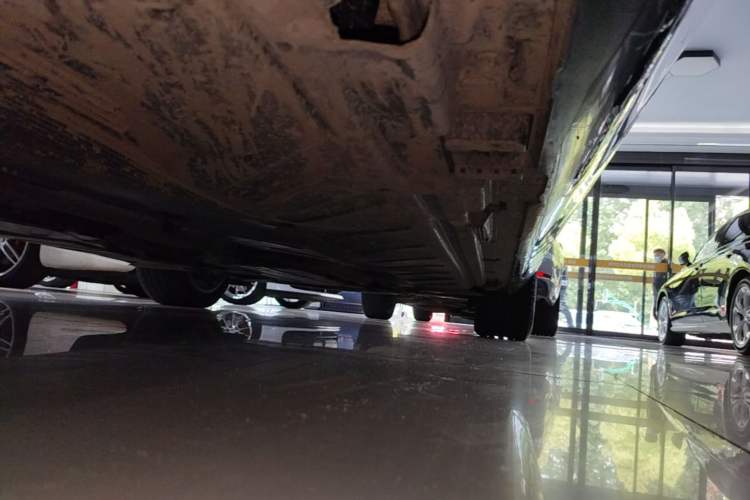 Used Mercedes-Benz E-Class 2023 E 300 L Stylish Model Right Side Sill