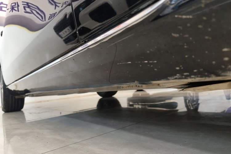 Used Mercedes-Benz E-Class 2023 E 260 L Right Side Sill