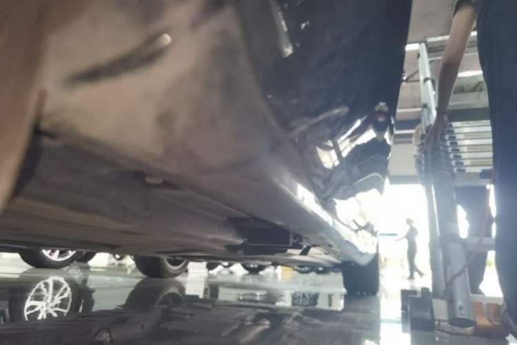 Used Mercedes-Benz E-Class 2023 E 300 L Stylish Model Right Side Sill