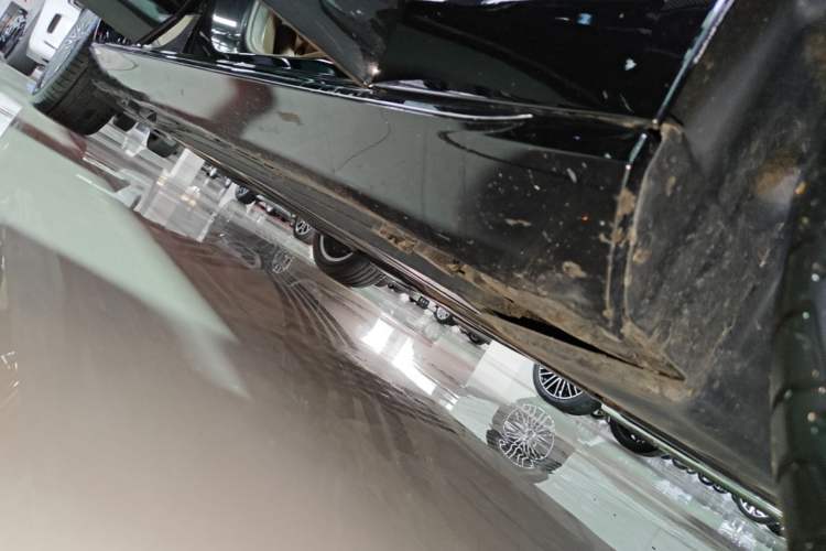 Used Mercedes-Benz E-Class 2023 Updated E 300 L Fashion Edition Right Side Sill