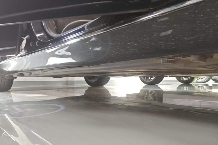 Used Mercedes-Benz E-Class 2023 Updated E 300 L Luxury Edition Right Side Sill
