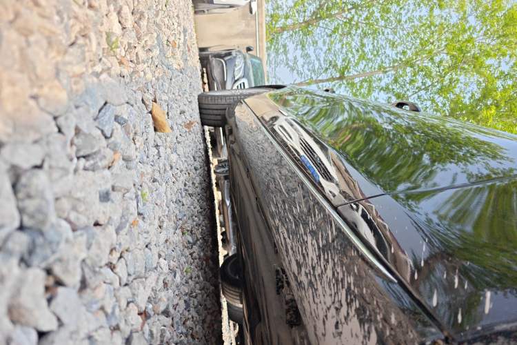 Used Mercedes-Benz E-Class 2023 Updated E 300 L Fashion Edition Right Side Sill