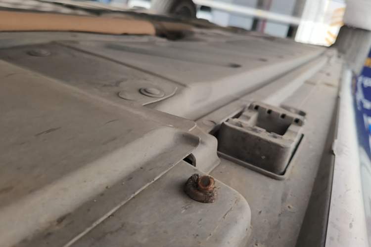Used Mercedes-Benz E-Class 2023 Updated E 300 L Fashion Edition Right Side Sill