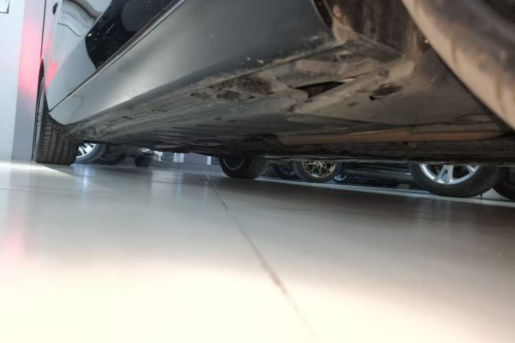 Used Mercedes-Benz E-Class 2023 E 300 L Stylish Model Right Side Sill