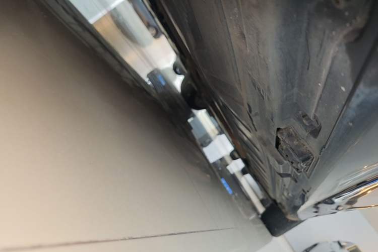 Used Mercedes-Benz E-Class 2023 E 300 L Luxury Model Right Side Sill