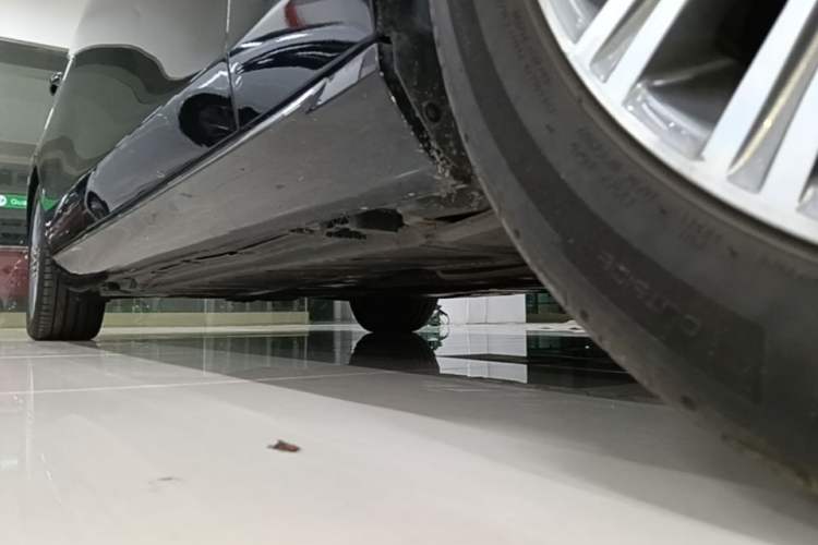 Used Mercedes-Benz E-Class 2023 E 300 L Luxury Model Right Side Sill