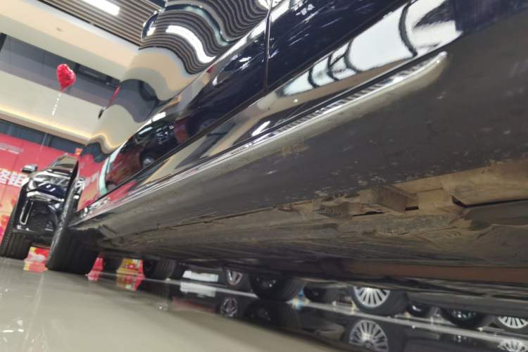 Used Mercedes-Benz E-Class 2023 Restyled E 300 L Sport Luxury Edition Right Side Sill