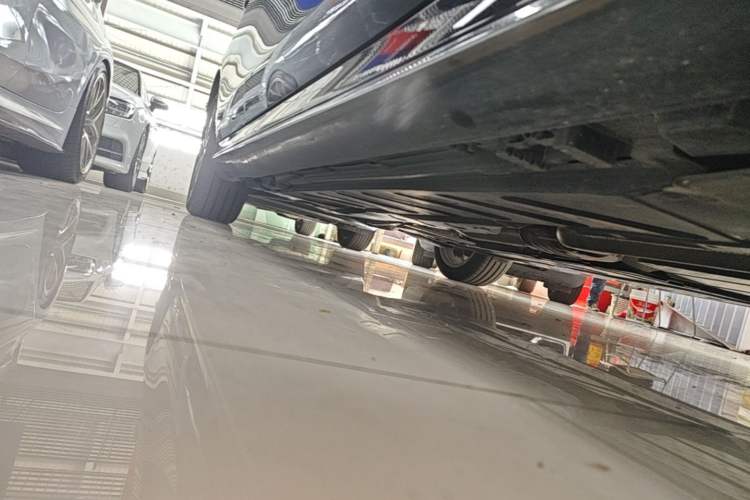 Used Mercedes-Benz E-Class 2023 Restyled E 300 L Sporty and Stylish Edition Right Side Sill