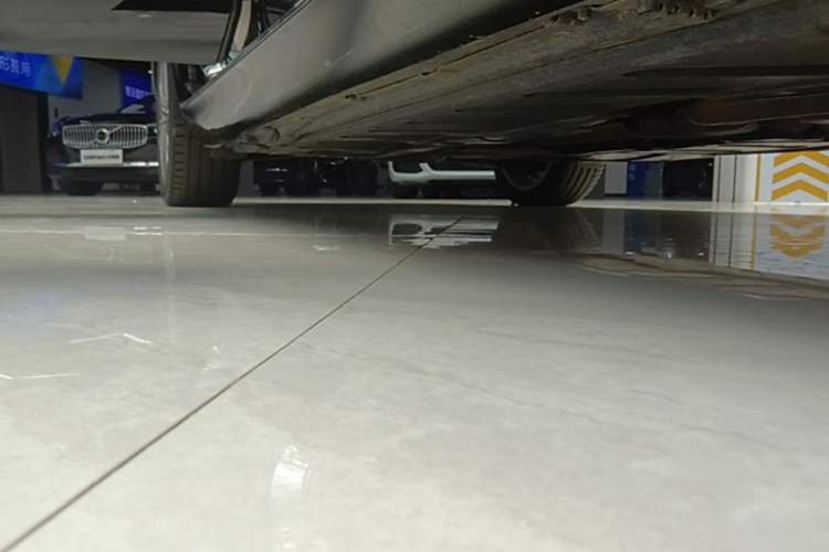 Used Mercedes-Benz E-Class 2023 Updated E 300 L Fashion Edition Right Side Sill
