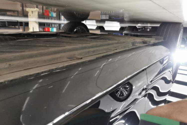 Used Mercedes-Benz E-Class 2023 E 300 L Luxury Model Right Side Sill