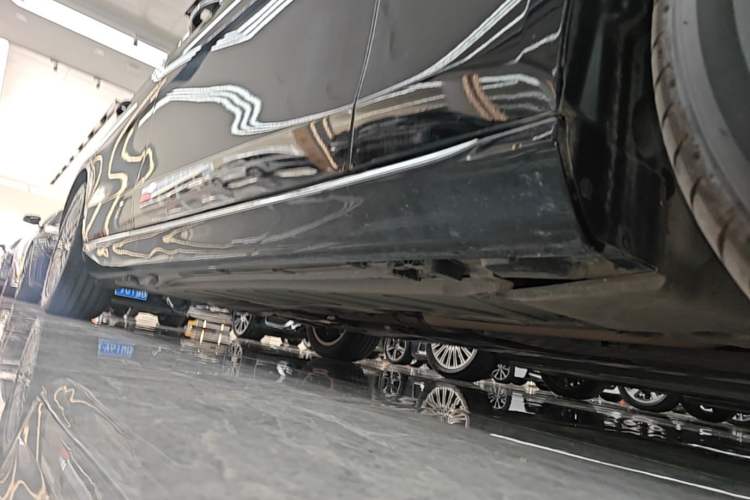 Used Mercedes-Benz E-Class 2023 E 300 L Luxury Model Right Side Sill