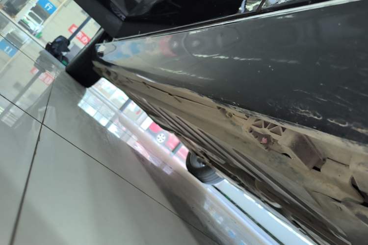Used Mercedes-Benz E-Class 2023 Updated E 300 L Fashion Edition Right Side Sill