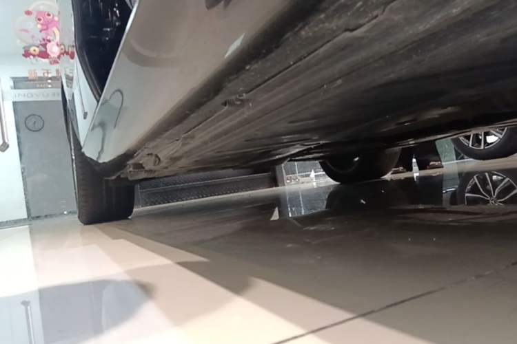 Used Mercedes-Benz E-Class 2023 E 300 L Luxury Model Right Side Sill