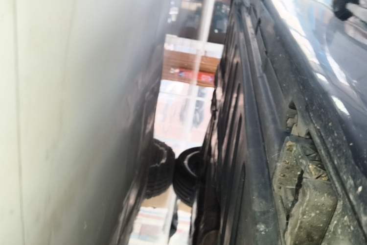 Used Mercedes-Benz E-Class 2023 Updated E 300 L Luxury Edition Right Side Sill