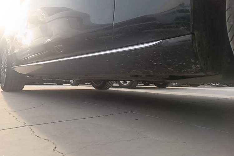 Used Mercedes-Benz E-Class 2023 E 300 L Stylish Model Right Side Sill