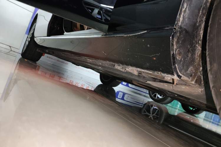 Used Mercedes-Benz E-Class 2023 Updated E 300 L Fashion Edition Right Side Sill
