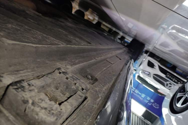 Used Mercedes-Benz E-Class 2023 Updated E 300 L Luxury Edition Right Side Sill