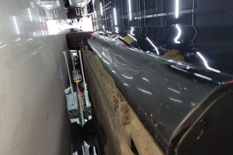 Used Mercedes-Benz E-Class 2023 Updated E 300 L Luxury Edition Right Side Sill