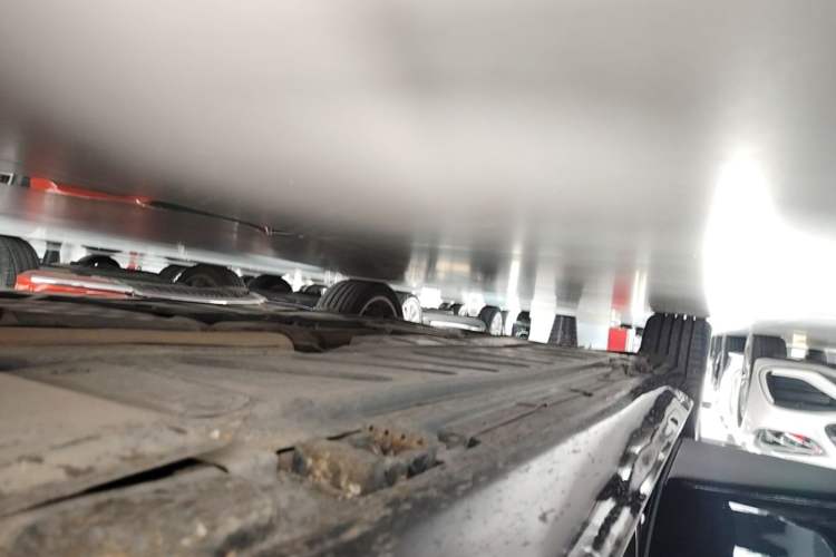 Used Mercedes-Benz E-Class 2023 Updated E 300 L Fashion Edition Right Side Sill