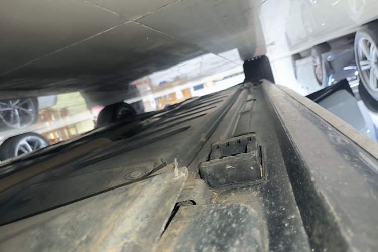 Used Mercedes-Benz E-Class 2023 E 300 L Sporty and Stylish Model Right Side Sill
