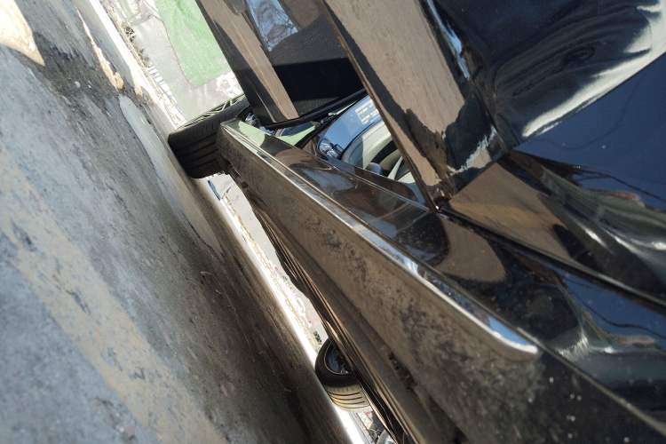 Used Mercedes-Benz E-Class 2023 Restyled E 300 L Sport Luxury Edition Right Side Sill