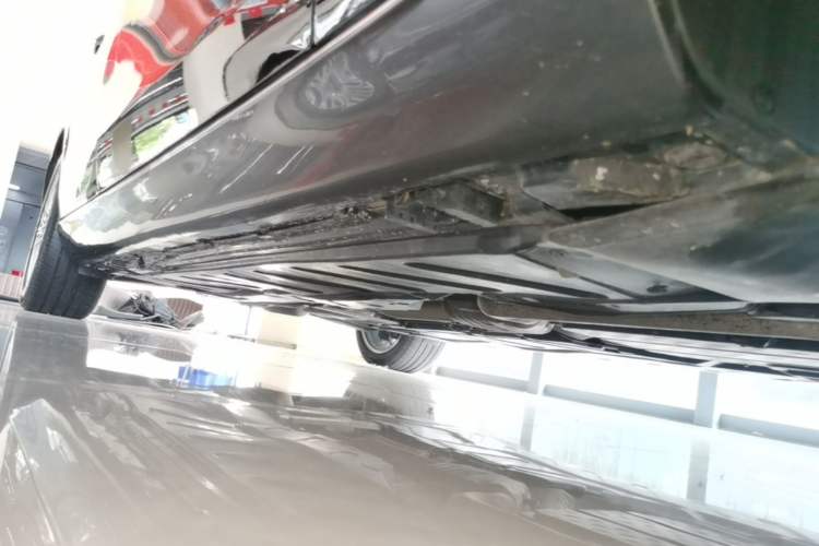 Used Mercedes-Benz E-Class 2023 E 300 L Luxury Model Right Side Sill
