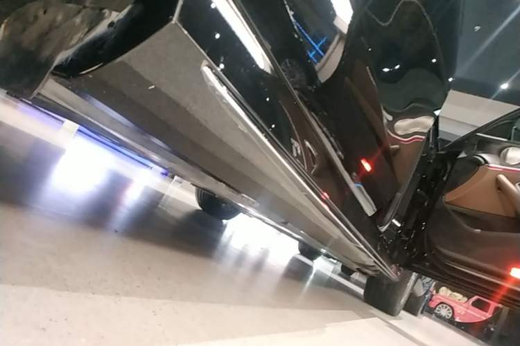 Used Mercedes-Benz E-Class 2023 Restyled E 300 L Sport Luxury Edition Right Side Sill