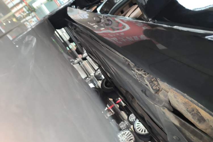 Used Mercedes-Benz E-Class 2023 Updated E 300 L Luxury Edition Right Side Sill