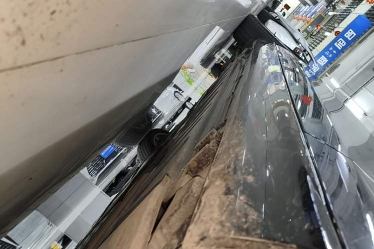 Used Mercedes-Benz E-Class 2023 E 300 L Luxury Model Right Side Sill