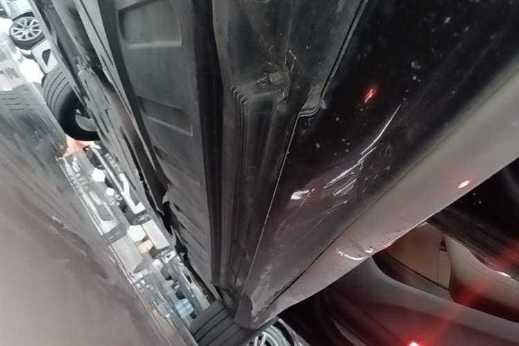 Used Mercedes-Benz E-Class 2023 E 260 L Sport Edition Right Side Sill