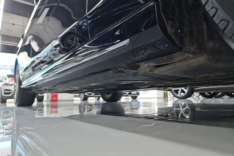 Used Mercedes-Benz E-Class 2023 E 300 L Sporty and Stylish Model Right Side Sill
