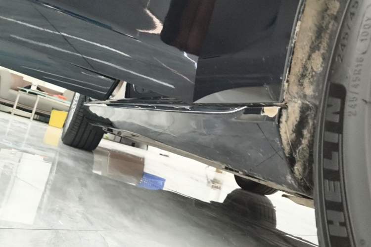 Used Mercedes-Benz E-Class 2023 Updated E 300 L Fashion Edition Right Side Sill