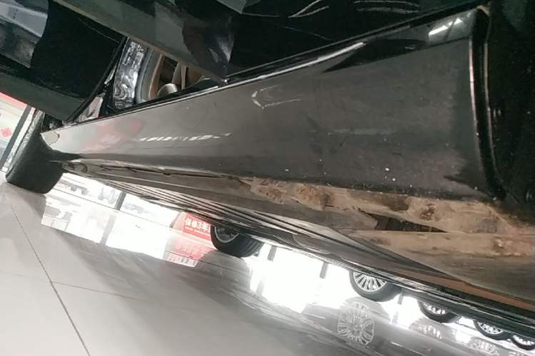 Used Mercedes-Benz E-Class 2023 Updated E 300 L Luxury Edition Right Side Sill