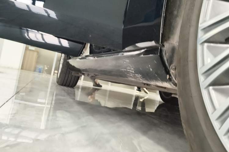 Used Mercedes-Benz E-Class 2023 Updated E 300 L Luxury Edition Right Side Sill