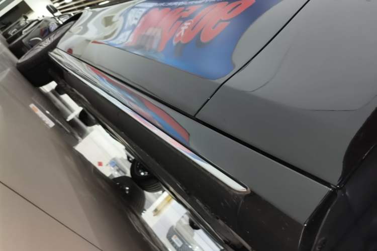 Used Mercedes-Benz E-Class 2023 Restyled E 300 L Sport Luxury Edition Right Side Sill