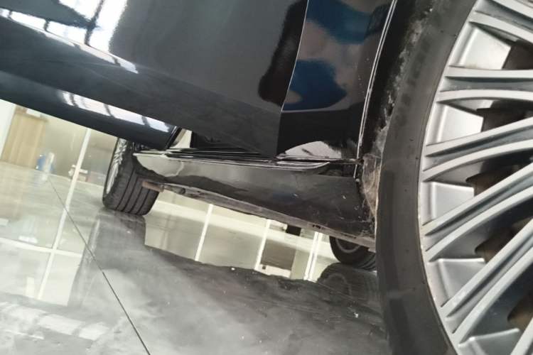 Used Mercedes-Benz E-Class 2023 Updated E 300 L Fashion Edition Right Side Sill