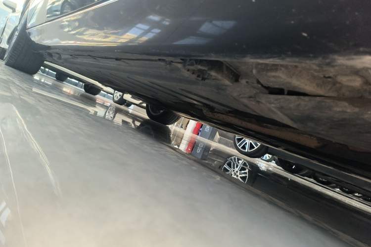 Used Mercedes-Benz E-Class 2023 E 300 L Stylish Model Right Side Sill