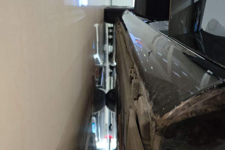 Used Mercedes-Benz E-Class 2023 Updated E 300 L Fashion Edition Right Side Sill