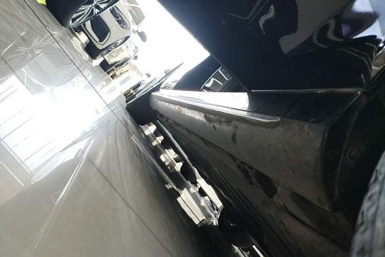 Used Mercedes-Benz E-Class 2023 Restyled E 300 L Sport Luxury Edition Right Side Sill